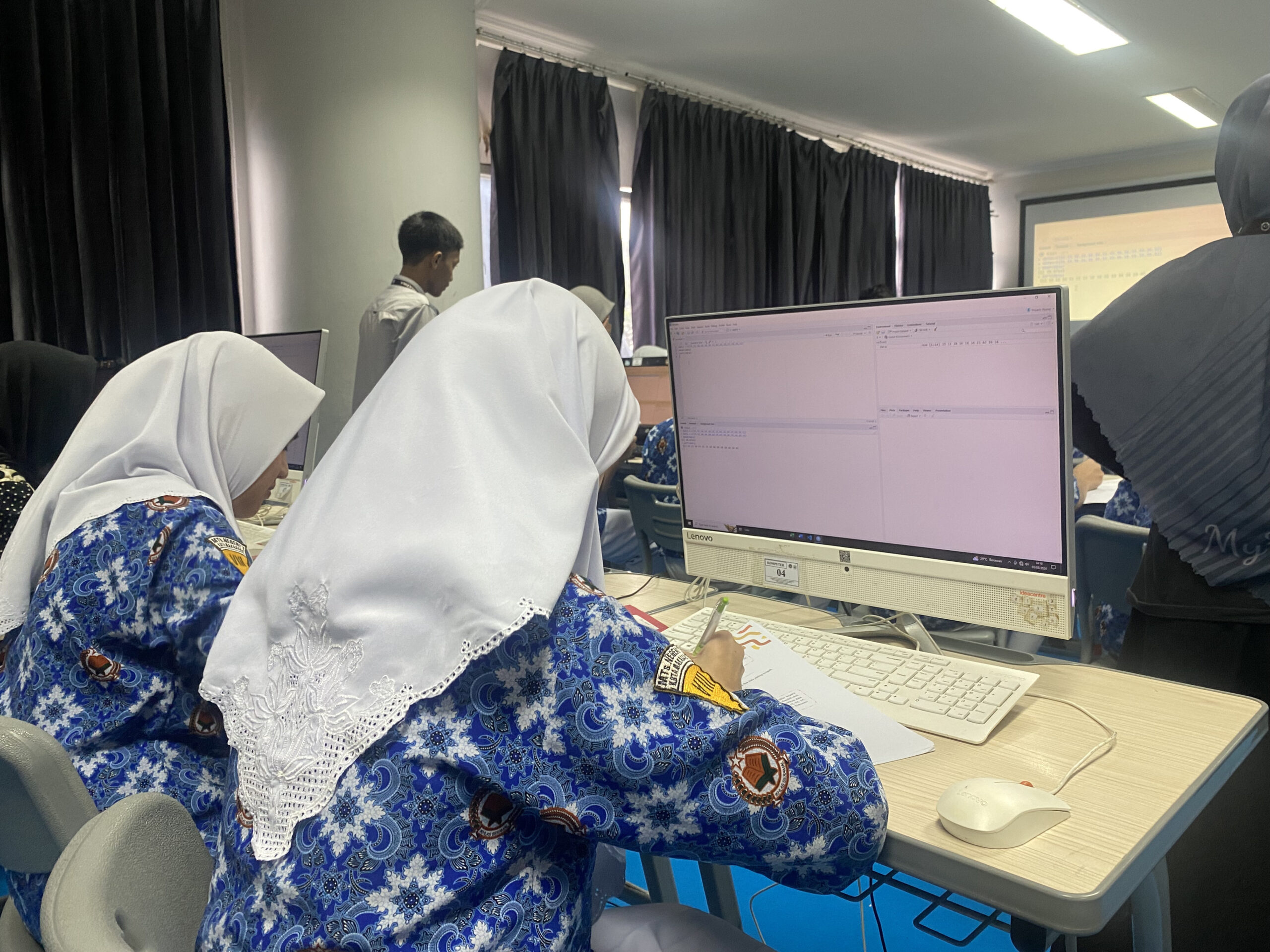 Pelatihan Komputasi Matematika Siswa