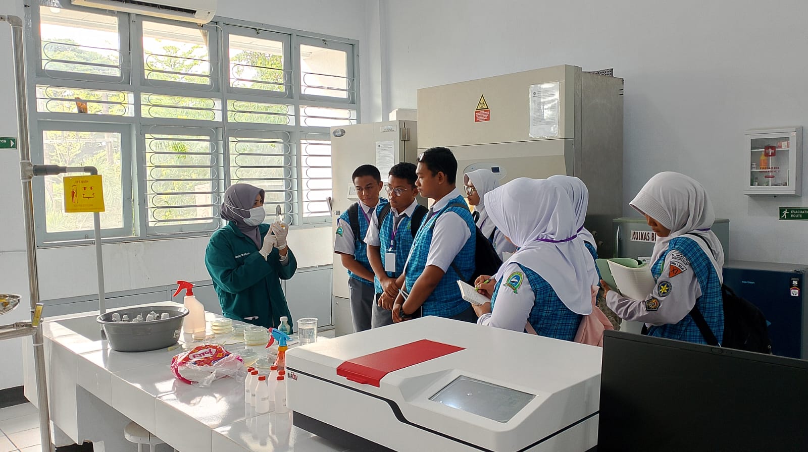 Kunjungan Laboratorium biologi